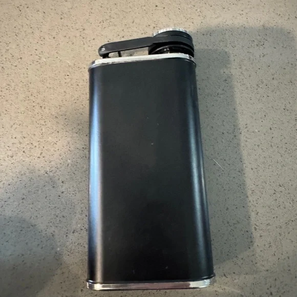 Stanley Classic Black Flask - Picture 2 of 2